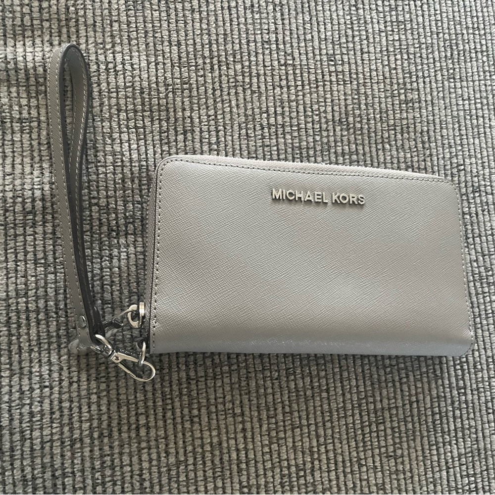 Michael Kors Wallet Solid Pattern And Med Size Au… - image 3